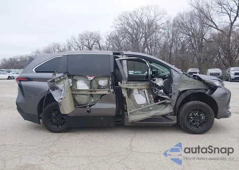 2022 Toyota Sienna Xle z USA, uszkodzony, nr VIN 5TDYRKEC5NS105421